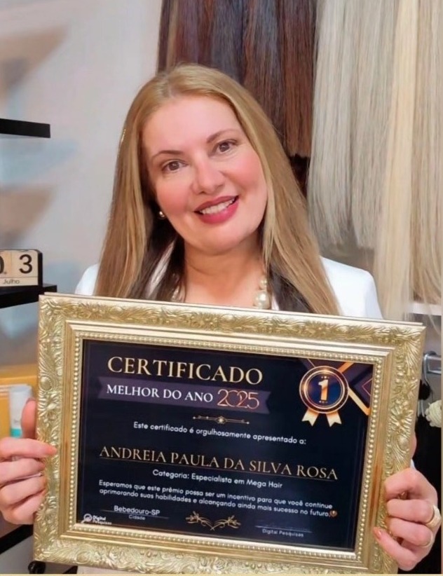 Andreia Paula da Silva Rosa, especialista em mega hair do Deia Rosa Mega Hair em Bebedouro, com o certificado Melhor do Ano 2025